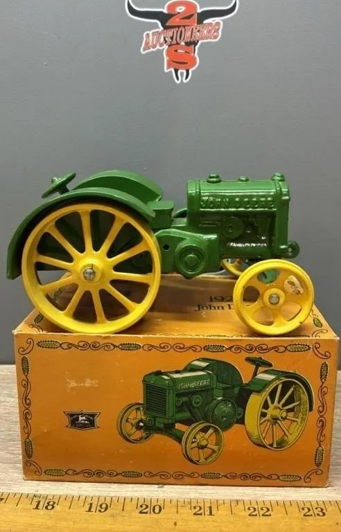 1:16 ERTL 1923 John Deere Tractor.