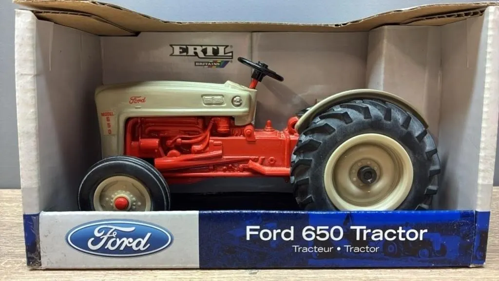 ERTL Britains 1:16 Ford 650 Tractor.