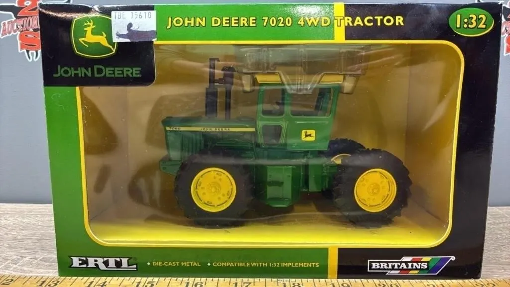 ERTL Britains 1:32 John Deere 7020 Tractor.