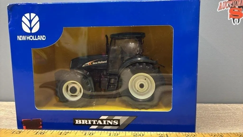 ERTL Britains 1:32 New Holland TS135A Tractor.