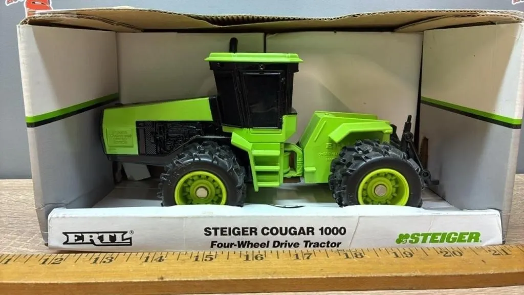 ERTL 1:32 Steiger Cougar 1000 Tractor.