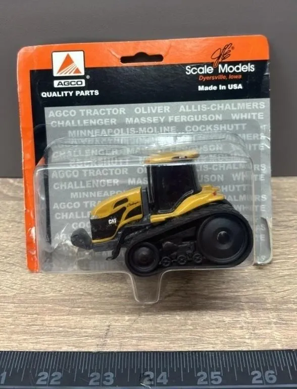 1:64 AGCO Die Cast Chall Mt765B Trac. Opened