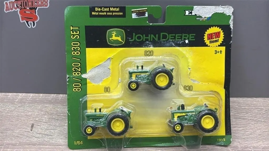 1:64 ERTL John Deere 80/820/830 Die Cast Tractor