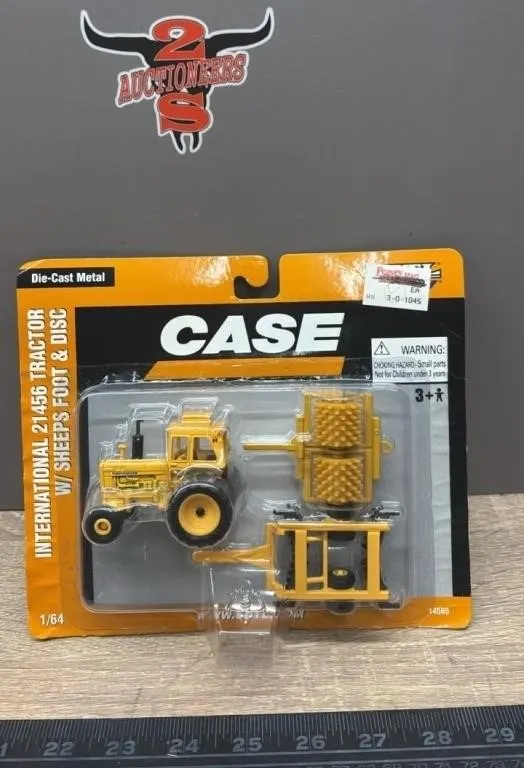 1:64 ERTL Case IH 21456 Die Cast Tractor w/Sheeps