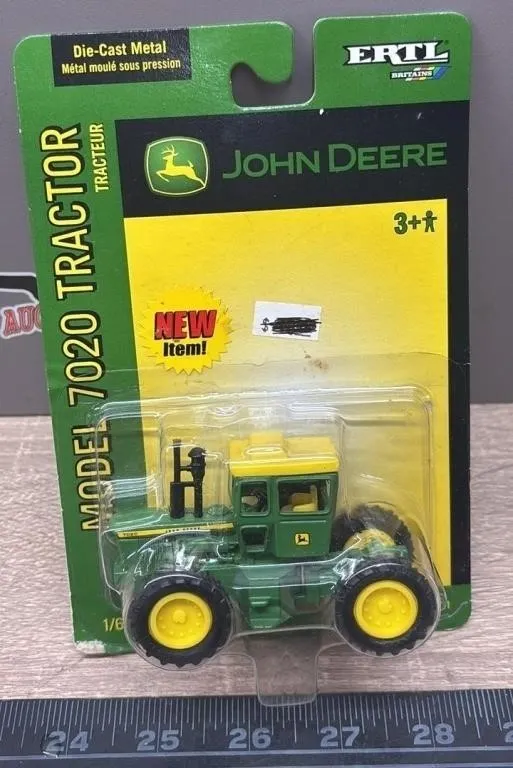 1:64 ERTL John Deere Model 7020 Die Cast Tractor.