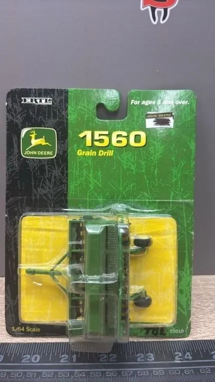 1:64 ERTL John Deere 1560 Grain Drill. Opened