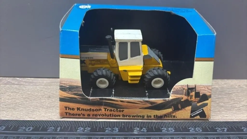 1:64 Knudson 4360 Durable Cast Metal Collector�s