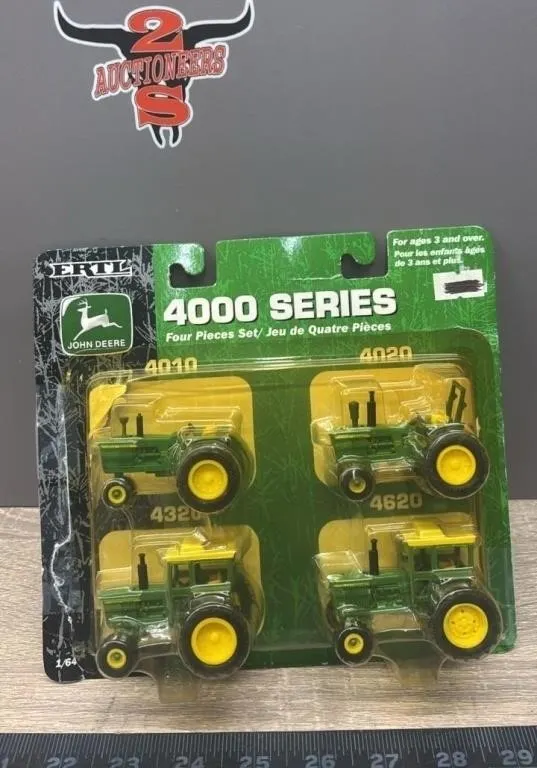1:64 ERTL John Deere 4000 Series Set. Opened