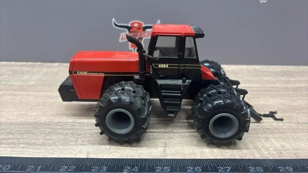 1:35 Case International 4994 Die Cast Tractor.