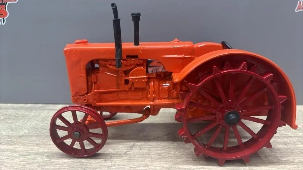1:16 ERTL Orange Case Metal Tractor.