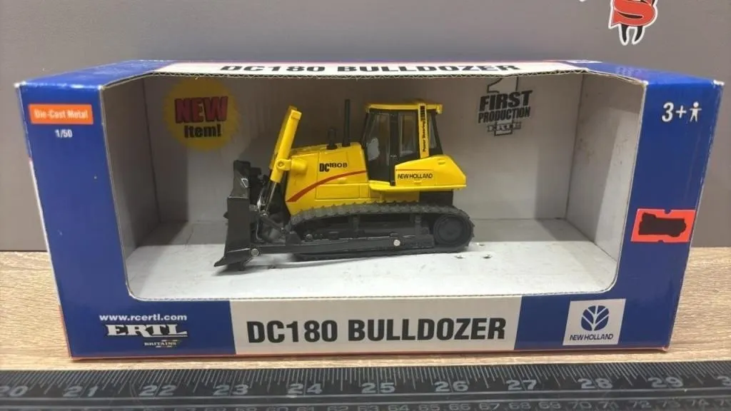 1:50 ERTL New Holland DC180 Die Cast Bulldozer.
