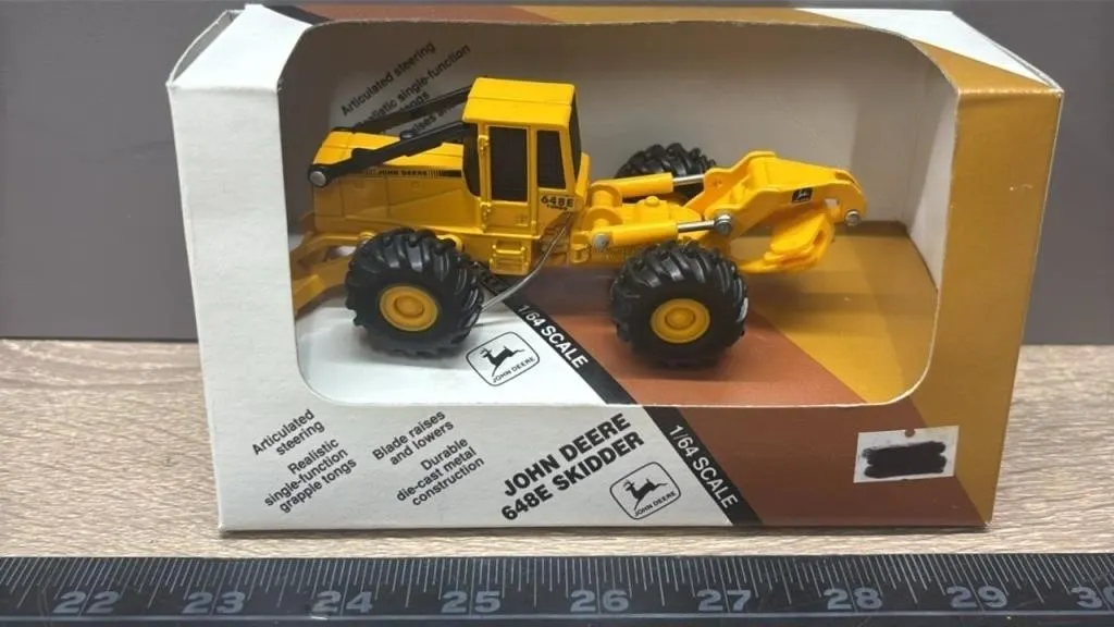1:64 John Deere 648E Skidder Die Cast. Opened