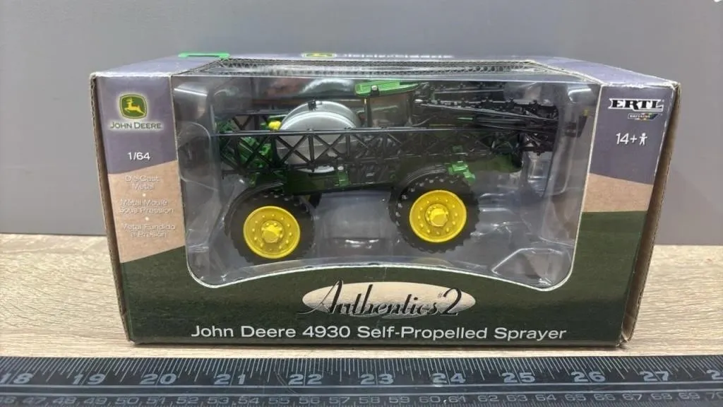 1:64 ERTL John Deere 4930 Self Propelled Die Cast