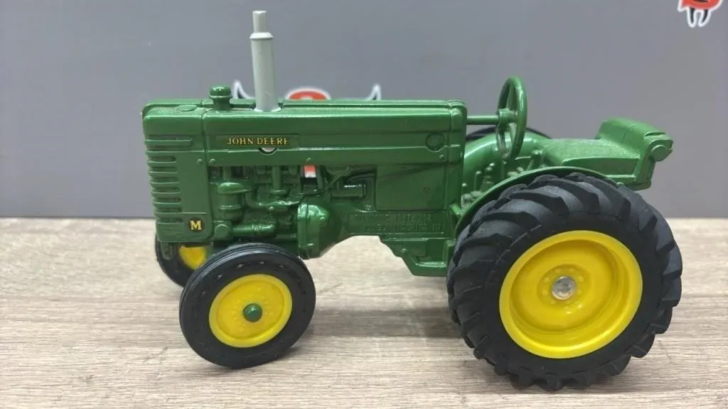 1:16 ERTL John Deere M Die Cast Tractor.