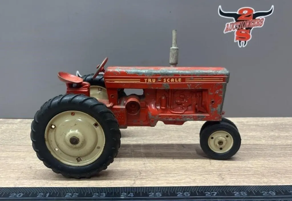 Tru-Scale Metal Tractor. Chipped Paint.
