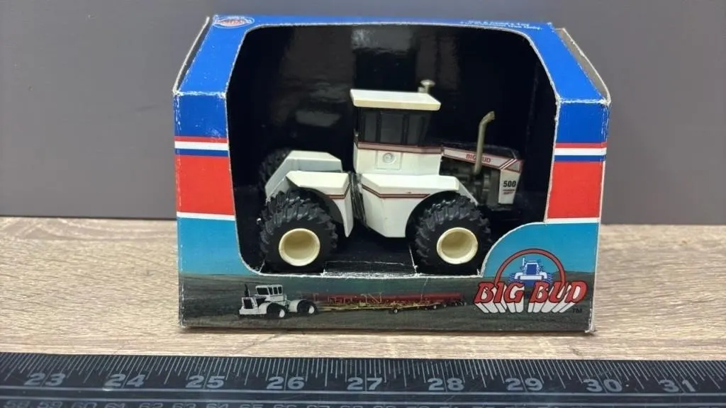 1:64 Big Bud 500 Durable Cast Metal Tractor.