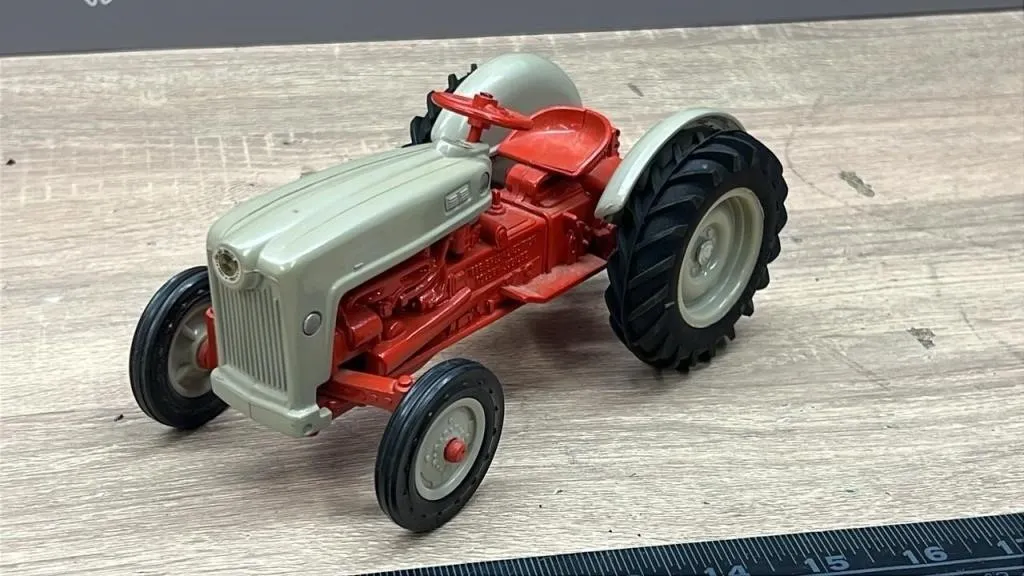 1:16 ERTL Ford Golden Jubilee 1986 Special