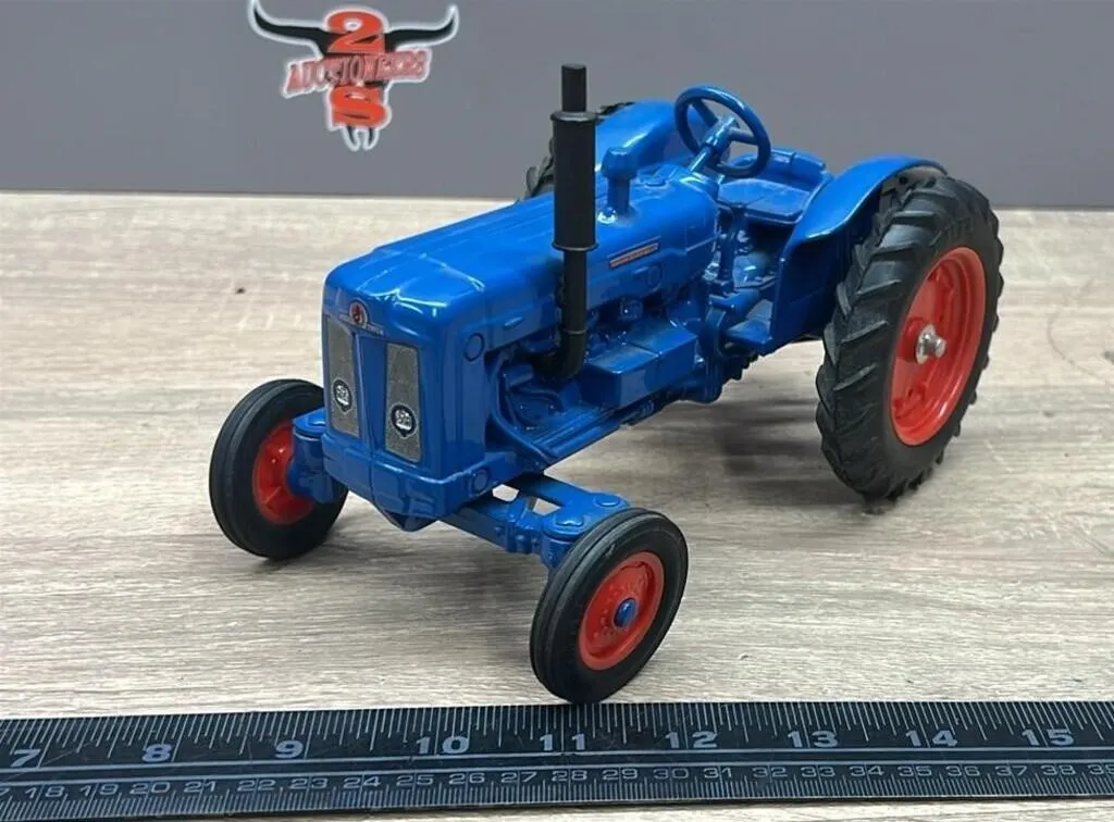 1:16 ERTL Fordson Super Major Tractor.