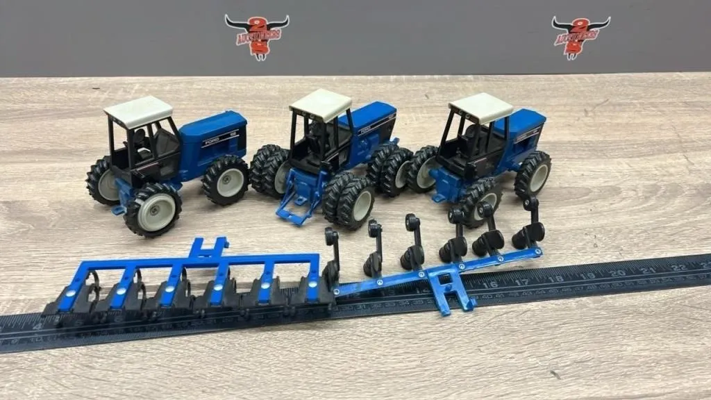 1:32 Ford Bi-Directional Tractors w/Implements.