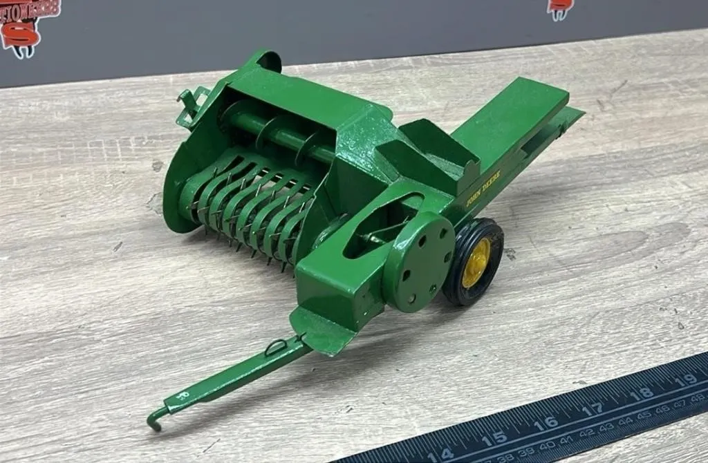 1:16 Vintage John Deere Hay Baler