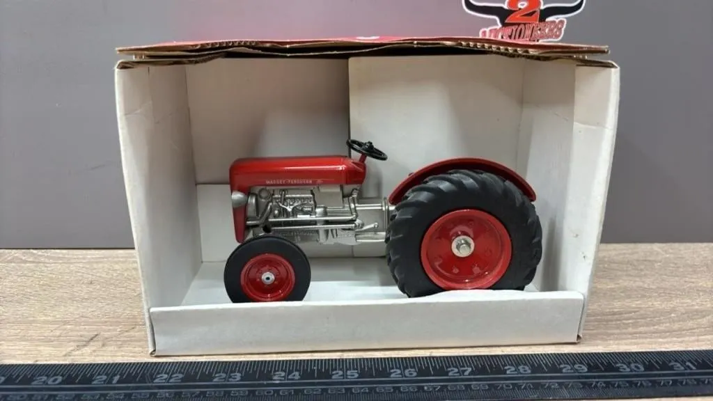 1:16 Massey-Ferguson 35 Collector Edition Die