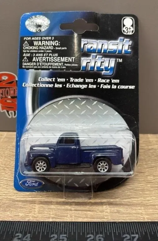 1:64 Maisto Ford Blue Die Cast Truck. Opened