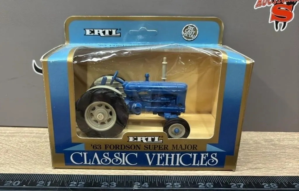 1:64 ERTL 1963 Fordson Super Major Die Cast