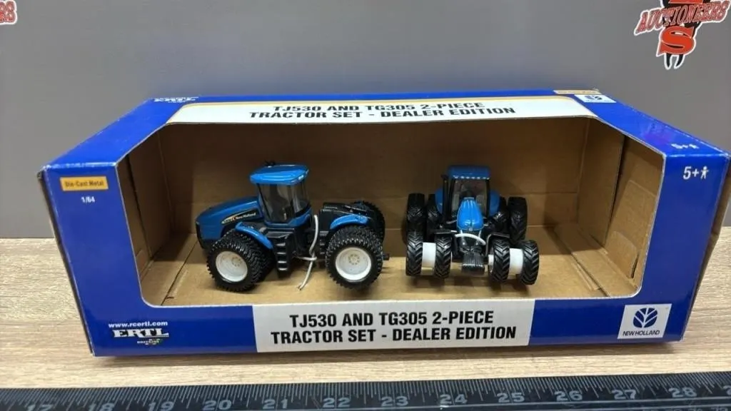 1:64 ERTL New Holland TJ5300 & TG305 Die Cast