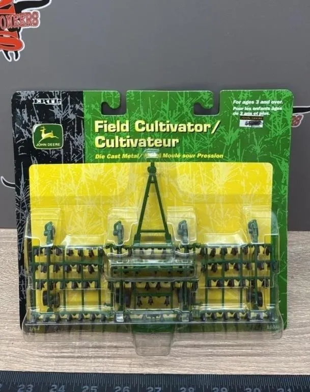 1:64 ERTL John Deere Die Cast Field Cultivator.