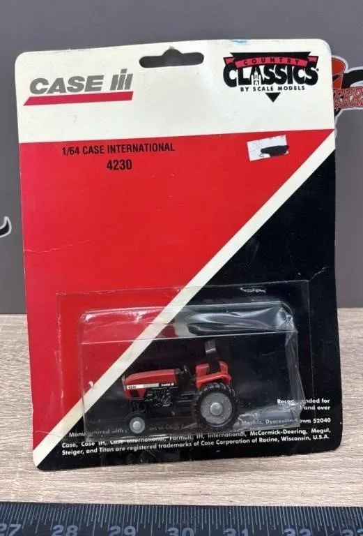 1:64 ERTL CASE IH 4230 Die Cast Tractor. Opened