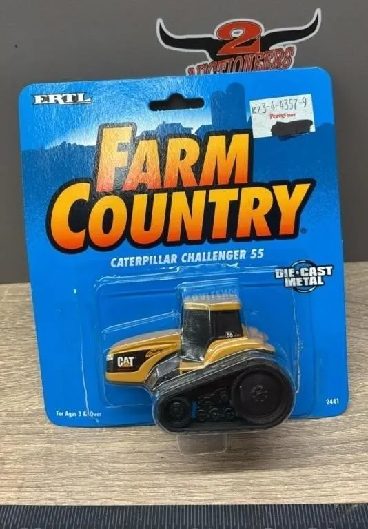 1:64 ERTL Farm Country Caterpillar Challenger 55.