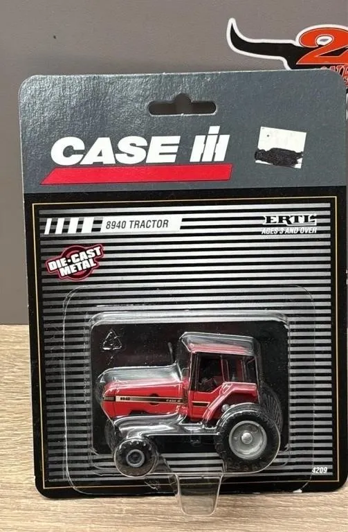 1:64 ERTL CASE IH 8940 Die Cast Tractor. Opened