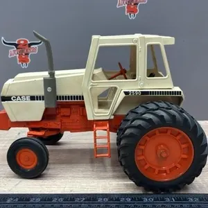 1:16 ERTL Case 2590 Die Cast Tractor.