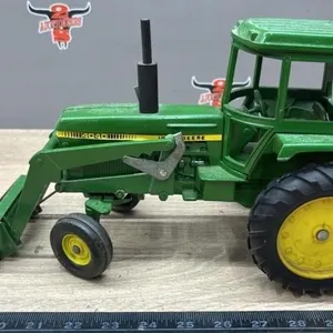 1:16 ERTL John Deere 4040 Die Cast Tractor.