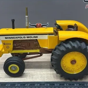 1:16 Minneapolis-Moline G1000 Die Cast Tractor.