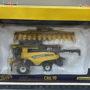 1:32 ERTL New Holland Die Cast CR8.90 Combine.