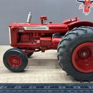 1:16 ERTL International 650 Diesel Die Cast