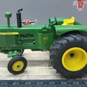 1:16 John Deere  4020 Diesel Die Cast Tractor.