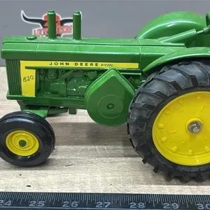 1:16 ERTL John Deere 820 Diesel Die Cast Tractor.