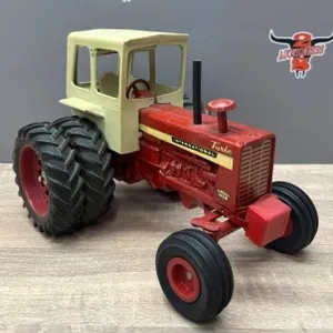 1:16 International Farmall Turbo 1456 Die Cast