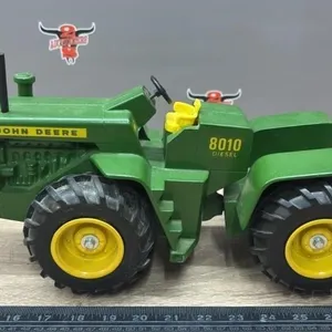 1:16 John Deere 8010 Diesel Heavy Metal Tractor.