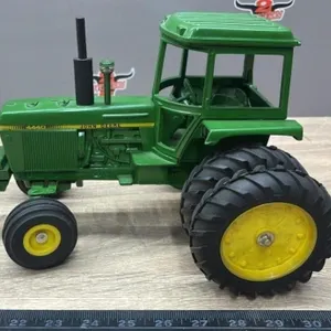 1:16 ERTL John Deere 4440 Die Cast Tractor.