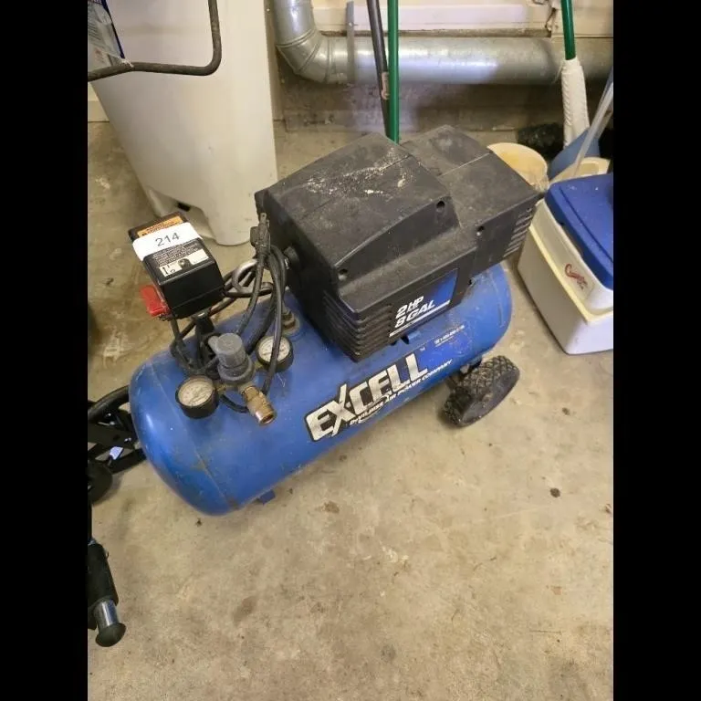 EXCELL 2HP 8-Gallon Air Compressor