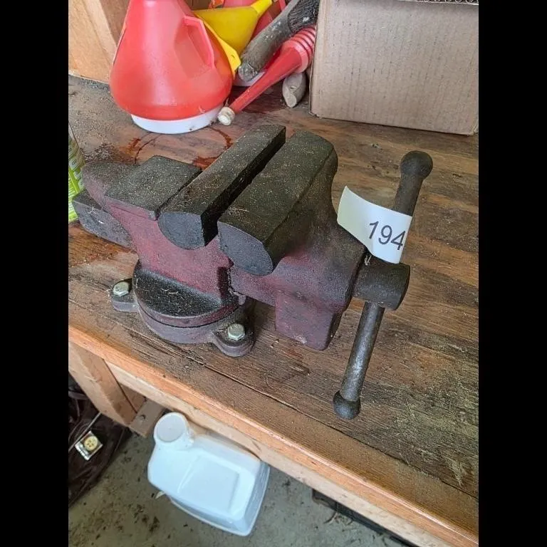 Vintage Cast Iron Bench Vise 194 RedBlack