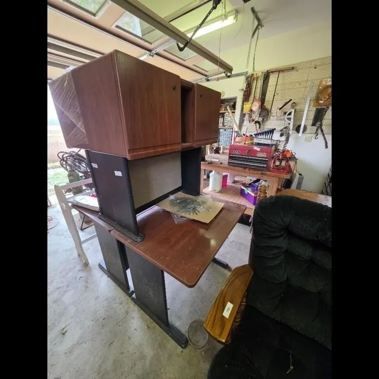 Desk - no contents