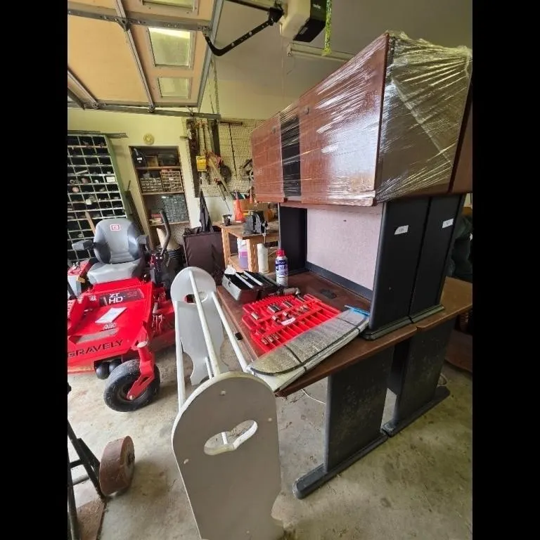Desk - no contents