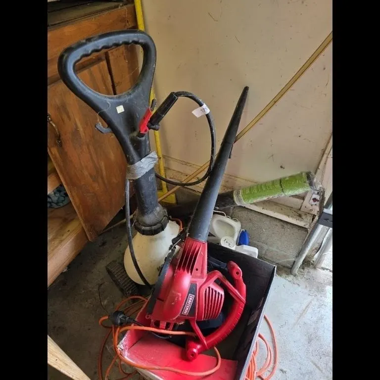 Craftsman Red Leaf Blower Black Weed Eater Set