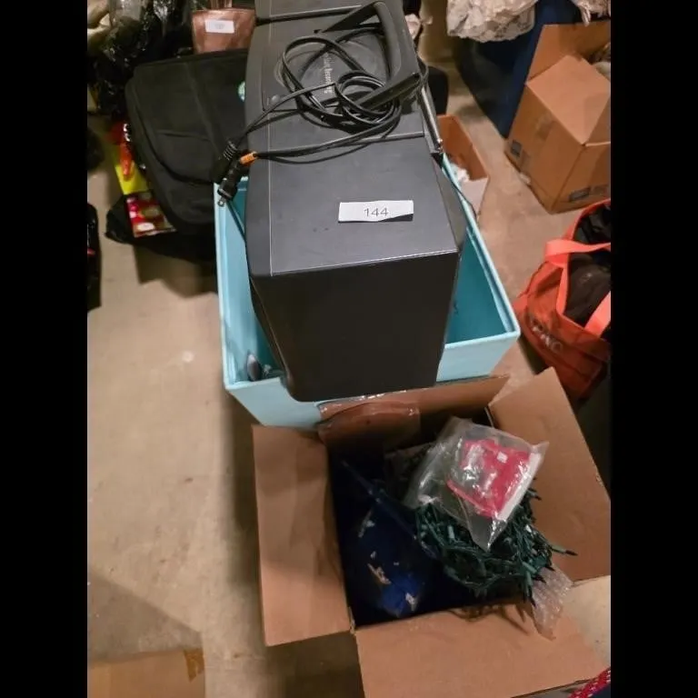 Electronics Lot 144 Black Green Speaker Lights $25