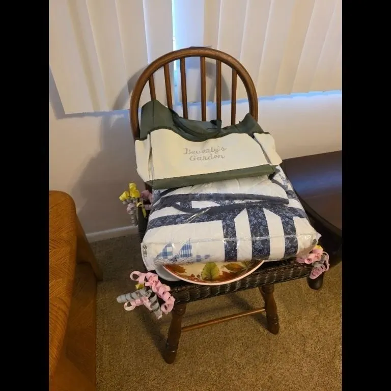 Beverlys Garden Tote Bag and Quilt Set