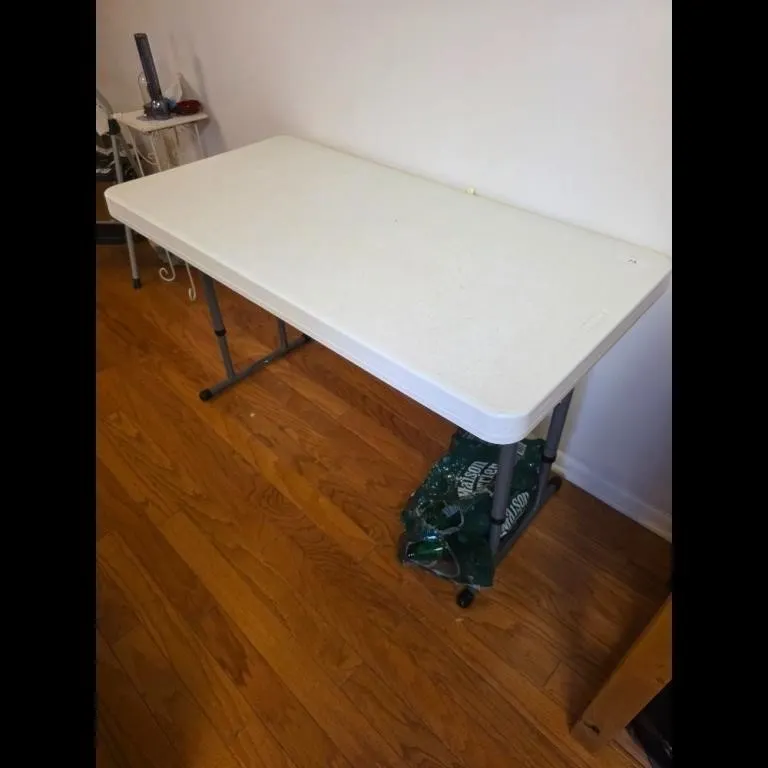Lifetime 4-Foot Folding Table - White - Used